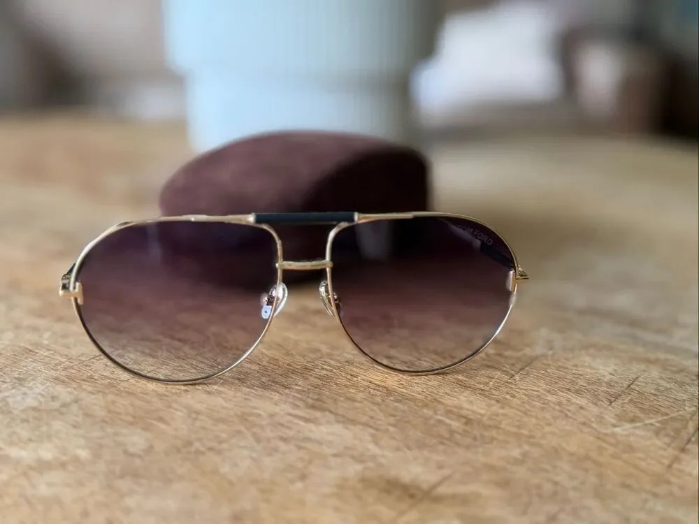 Tom Ford Aviator Sunglasses Gold Tone Burgundy Gradient Lenses Like New w/ Case